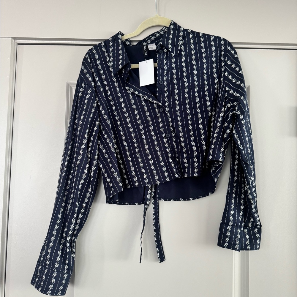 H&M Blue and White Notched Collar Crop Blouse